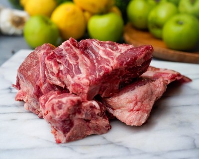 Свинина на кости охлаждённая 1 кг - купить в Малой Пыссе